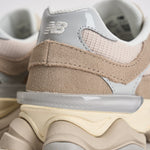 Sneakers donna 9060 beige e panna U9060 8AP NEW BALANCE 