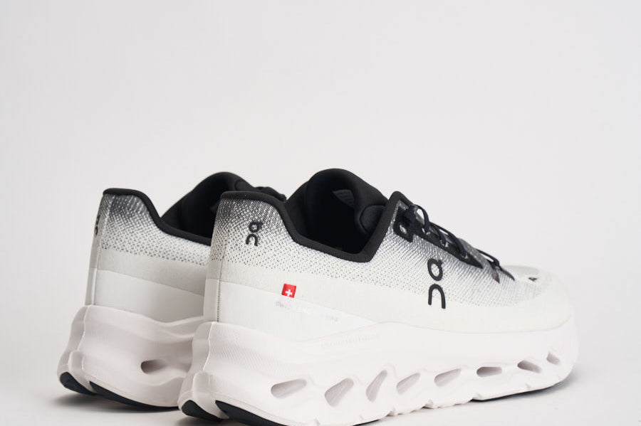 Sneakers uomo Cloudtilt bianche e nere 3ME10101430 BLACKIVORY ON RUNNING 