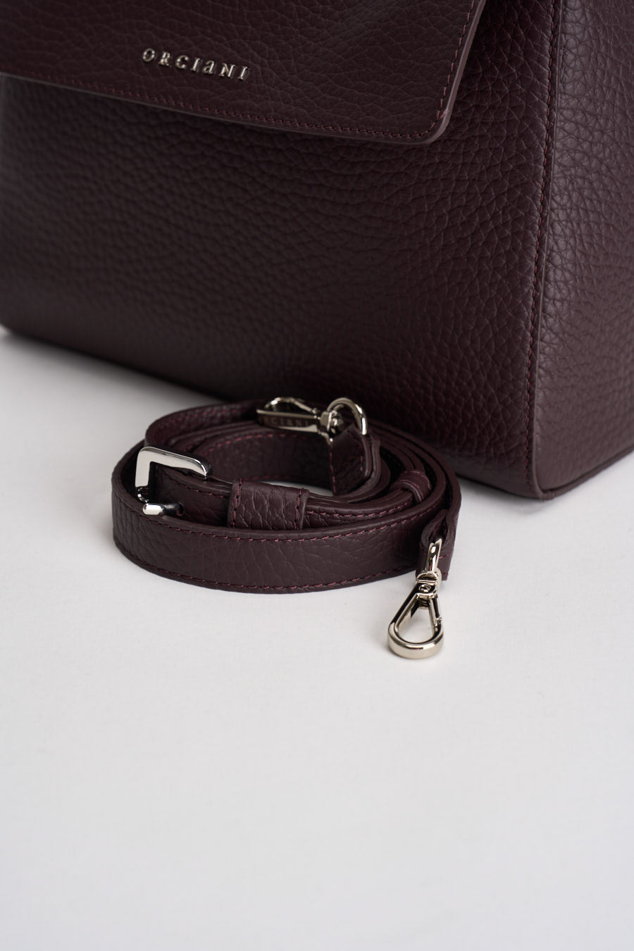 Borsa donna Sveva Soft Media a spalla in pelle con tracolla burgundy BT2006SOF BURGUNDY ORCIANI 