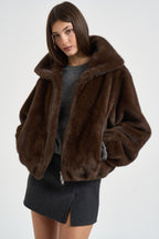 Giacca donna corta in ecopelliccia marrone D431913 PULSE26808 P.a.r.o.s.h. 