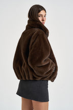 Giacca donna corta in ecopelliccia marrone D431913 PULSE26808 P.a.r.o.s.h. 