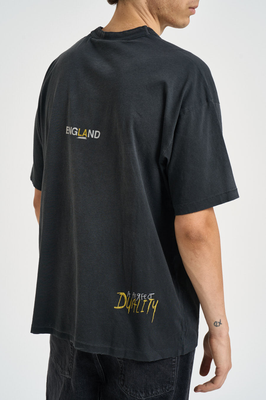 T-shirt uomo con stampa nera MLM101188 WASHEDBLACK REPRESENT 