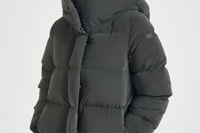 Piumino donna con cappuccio over verde scuro W26544 20 RRD 