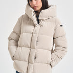 Piumino donna con cappuccio over bianco ghiaccio W26544 85 RRD 