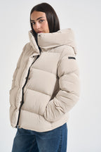 Piumino donna con cappuccio over bianco ghiaccio W26544 85 RRD 