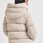 Piumino donna con cappuccio over bianco ghiaccio W26544 85 RRD 