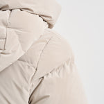 Piumino donna con cappuccio over bianco ghiaccio W26544 85 RRD 