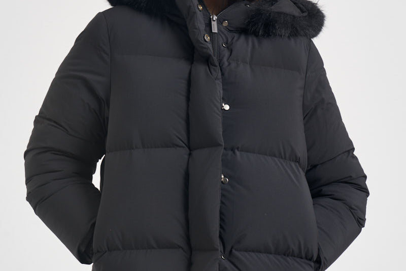 Piumino donna con cappuccio nero W26583F 10 RRD 