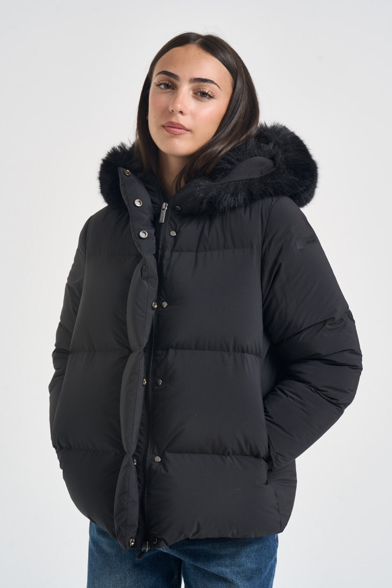 Piumino donna con cappuccio nero W26583F 10 RRD 