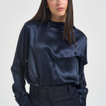 Blusa donna satinata con drappeggio blu navy S6WM56 N12 SEMICOUTURE 