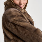 Giacca donna in ecopelliccia con cinta marrone 66756 9475BEIGE STAND STUDIO 