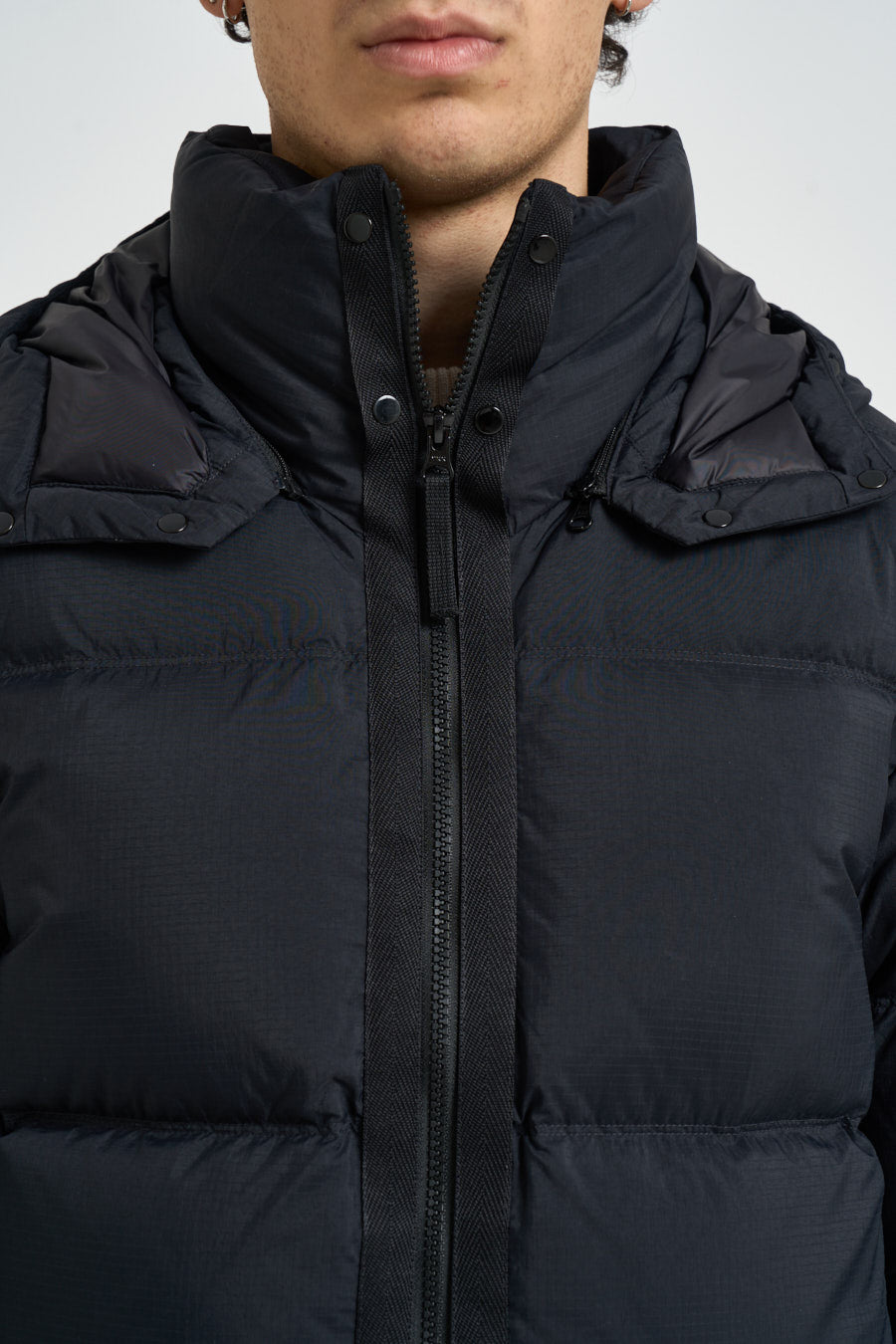 Piumino uomo con cappuccio removibile nero 4100013 S0483V0029 STONE ISLAND 