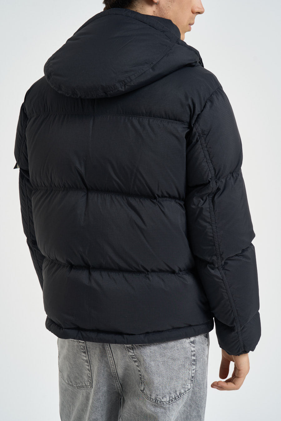 Piumino uomo con cappuccio removibile nero 4100013 S0483V0029 STONE ISLAND 