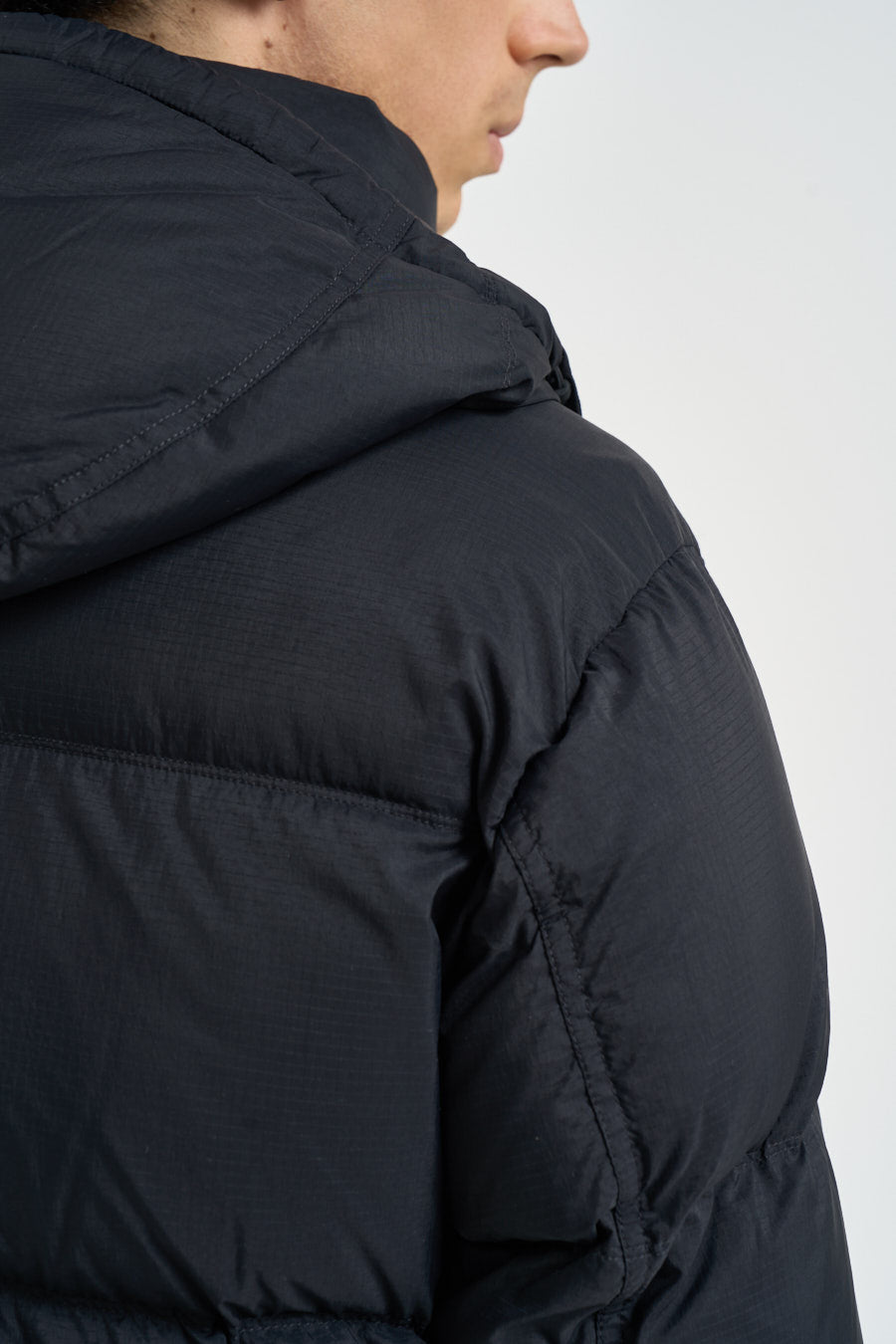 Piumino uomo con cappuccio removibile nero 4100013 S0483V0029 STONE ISLAND 