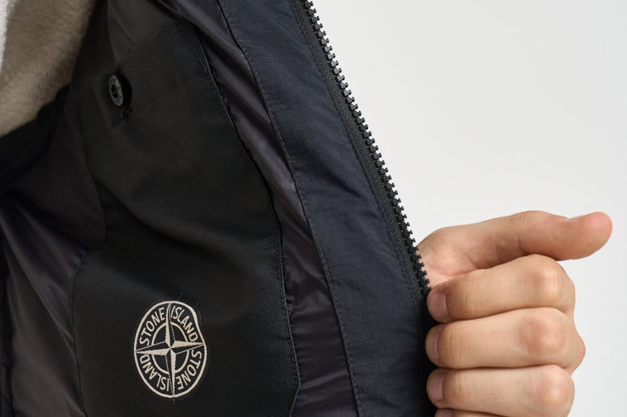 Piumino uomo con cappuccio removibile nero 4100013 S0483V0029 STONE ISLAND 