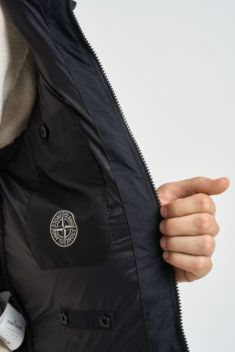 Piumino uomo con cappuccio removibile nero 4100013 S0483V0029 STONE ISLAND 