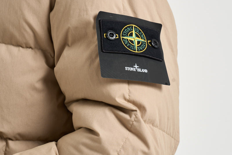 Piumino uomo collo alto sabbia 4100046 S0462V0094 STONE ISLAND 