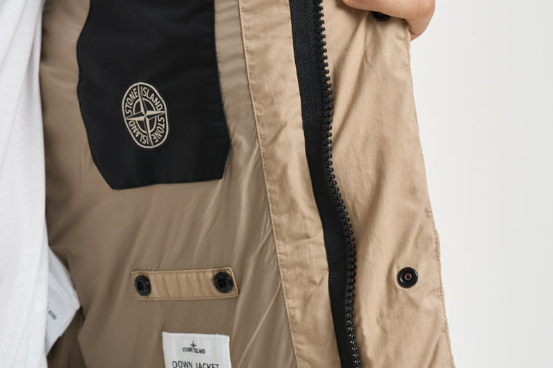 Piumino uomo collo alto sabbia 4100046 S0462V0094 STONE ISLAND 