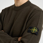 Maglia uomo girocollo in lana verde 5100011 S01C4V0078 STONE ISLAND 