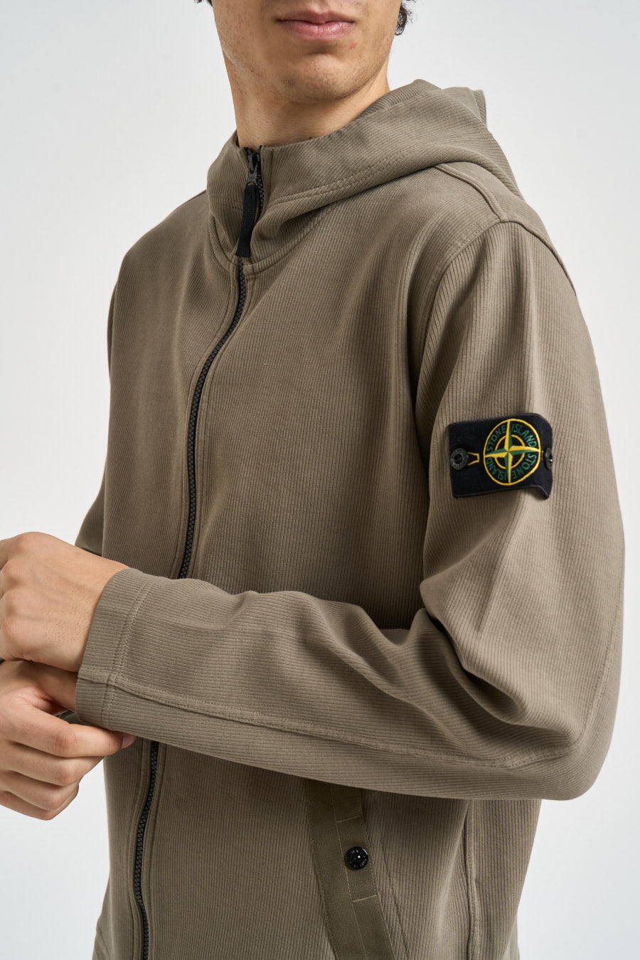 Felpa uomo con zip e cappuccio verde 6100020 S0472V005G STONE ISLAND 