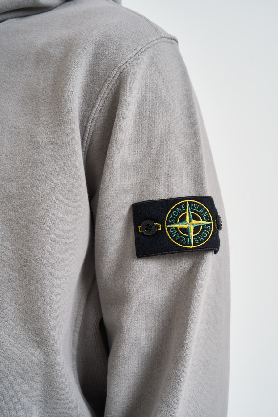 Felpa uomo con cappuccio grigia chiara 6100048 S0A20V0060 STONE ISLAND 