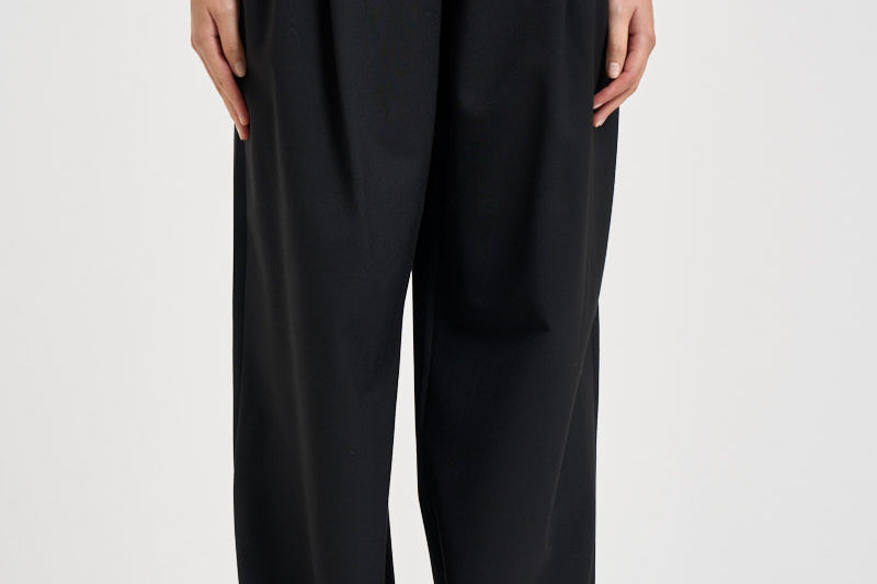 Pantaloni donna chiusura asimmetrica neri ESTER W0206T0002 THE LATEST 