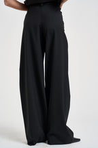 Pantaloni donna chiusura asimmetrica neri ESTER W0206T0002 THE LATEST 