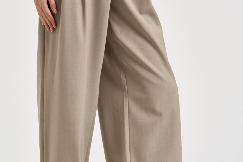Pantaloni donna chiusura asimmetrica beige chiaro ESTER W0206T0291 THE LATEST 