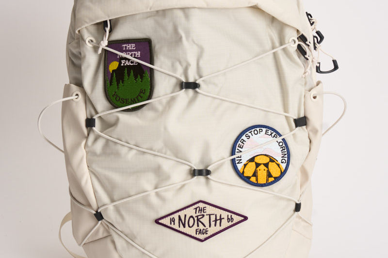 Zaino donna con patch bianco 8KE9 0E8 THE NORTH FACE 