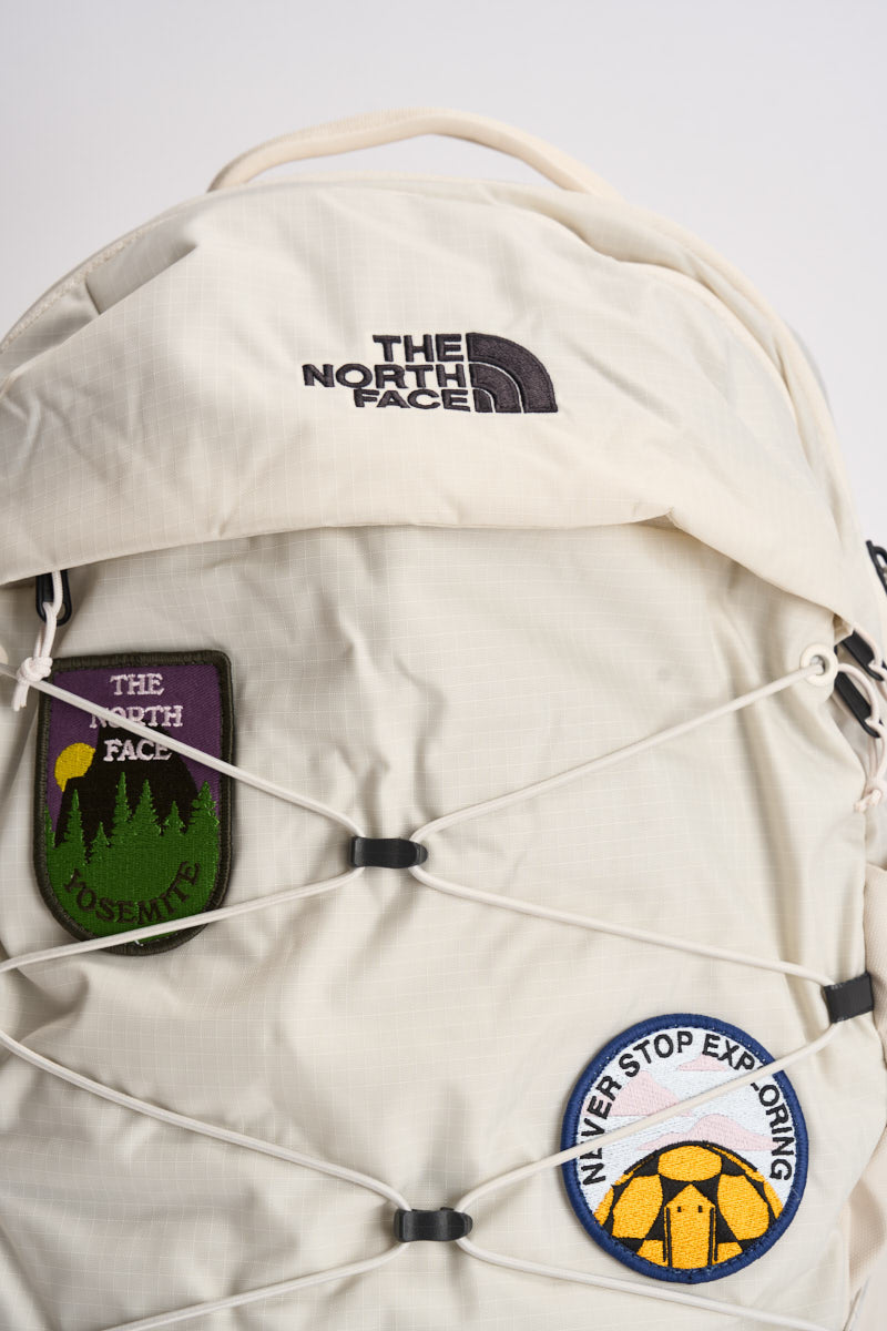 Zaino donna con patch bianco 8KE9 0E8 THE NORTH FACE 