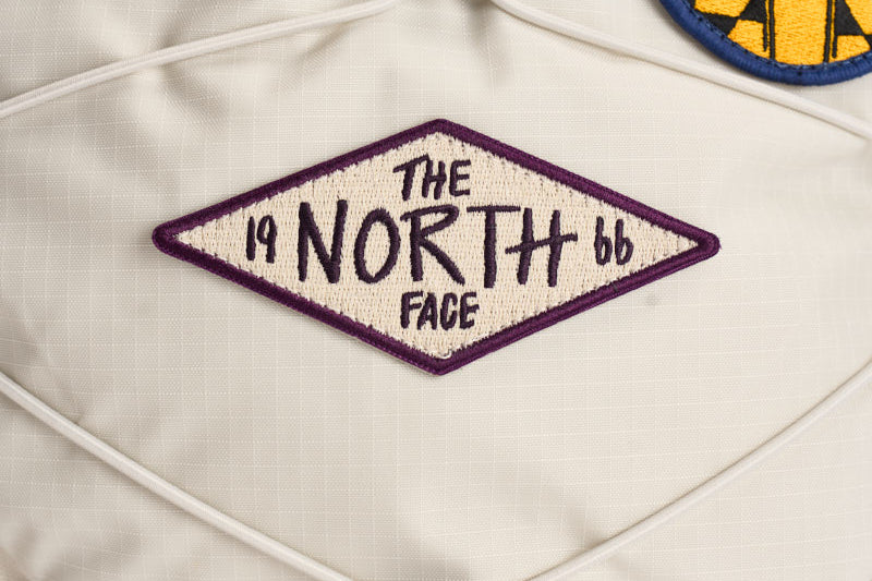 Zaino donna con patch bianco 8KE9 0E8 THE NORTH FACE 