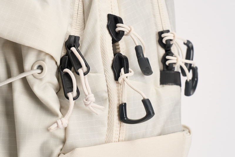 Zaino donna con patch bianco 8KE9 0E8 THE NORTH FACE 