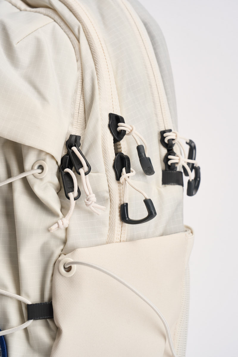 Zaino donna con patch bianco 8KE9 0E8 THE NORTH FACE 