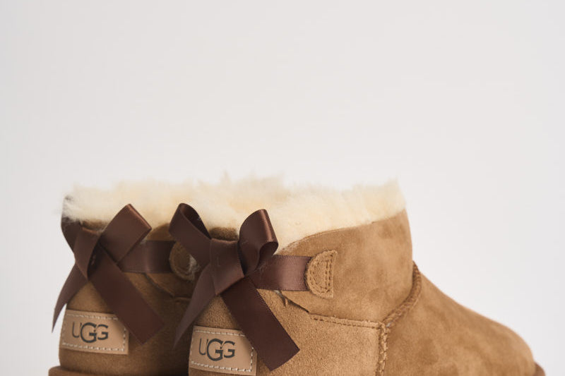Stivaletti donna Ultra Mini Bailey Bow cammello 1185491 CHESTNUT UGG 