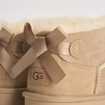 Stivaletti donna Ultra Mini Bailey Bow sabbia 1185491 SAND UGG 