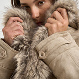 Giacca donna corta con collo in ecopelliccia avorio 4140 SUEDESTONE VALENTINI 