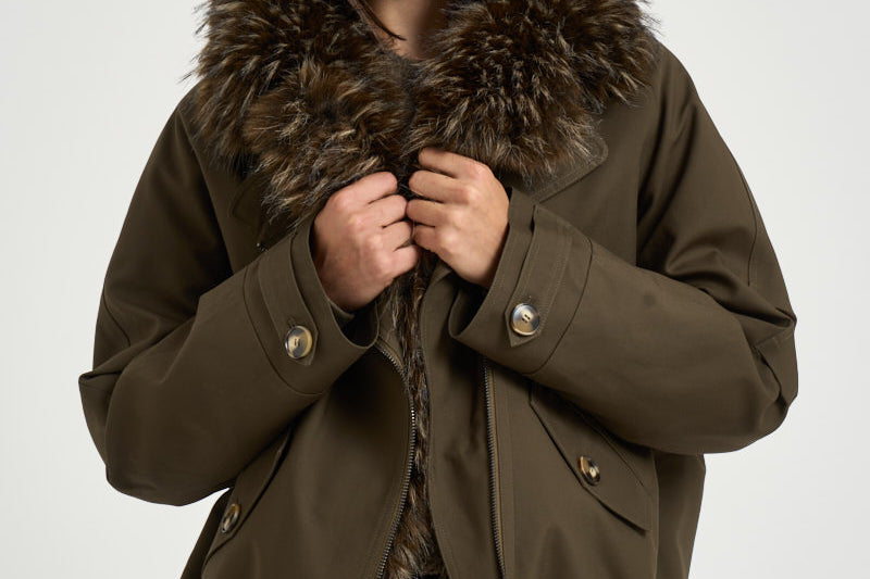 Giacca donna con collo in ecopelliccia verde oliva K6101 PARKAARMY GREEN VALENTINI 