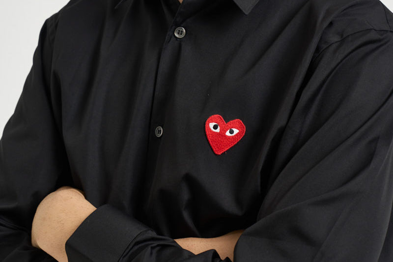 Camicia uomo con cuore nera AXB0020 BLACK COMME DES GARCON PLAY 