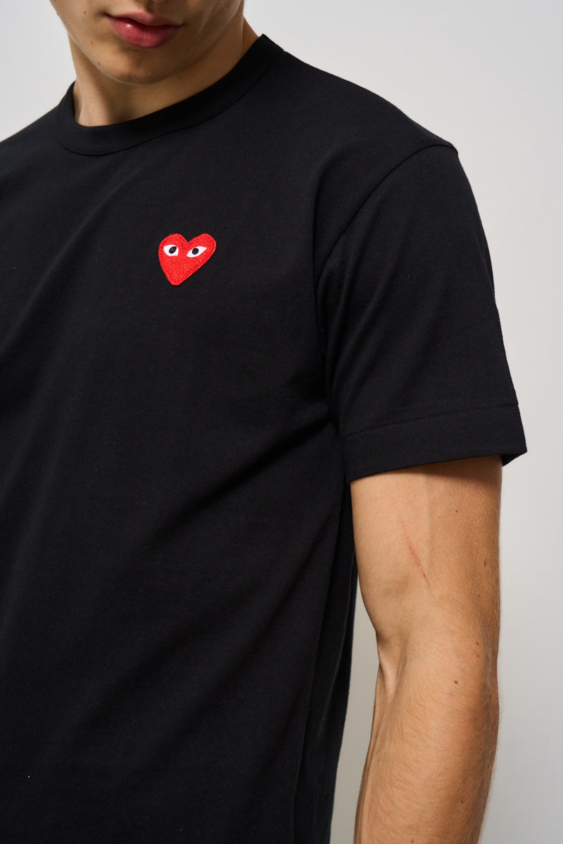 T-shirt uomo nera con cuore rosso AXT108 BLACK COMME DES GARCON PLAY 