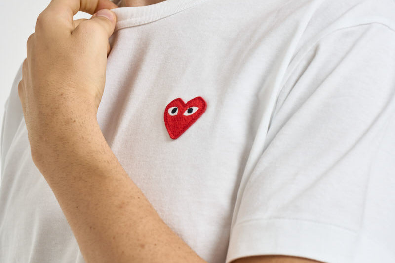 T-shirt uomo bianca con cuore rosso AXT108 WHITE COMME DES GARCON PLAY 