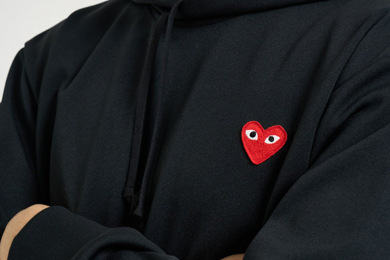 Felpa uomo con cappuccio nera AXT174 BLACK COMME DES GARCON PLAY 