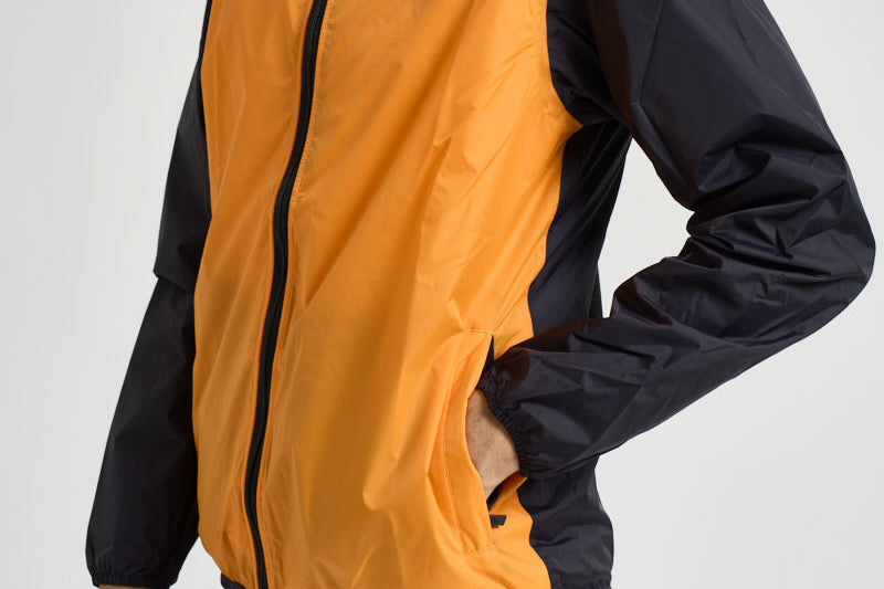 Giacca uomo con cappuccio arancione e nera AZJ505 ORANGEBLACK COMME DES GARCON PLAY 