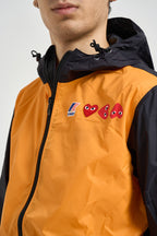 Giacca uomo con cappuccio arancione e nera AZJ505 ORANGEBLACK COMME DES GARCON PLAY 