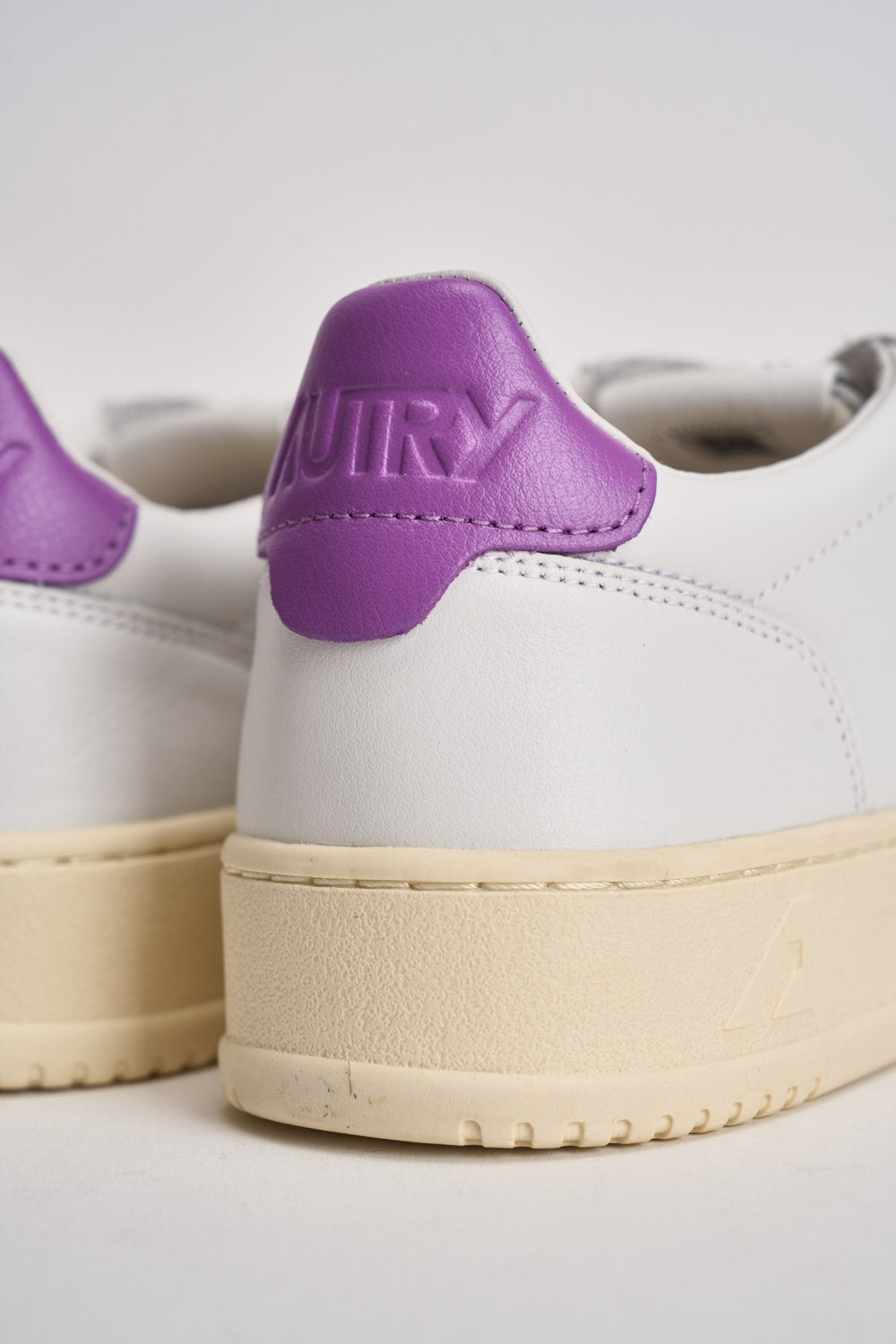 Sneakers uomo Medalist Low bianca e viola AULM LL08 AUTRY 