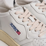 Sneakers Medalist low uomo nera e bianca AULM LL22 AUTRY 