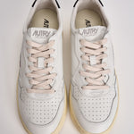 Sneakers Medalist low uomo nera e bianca AULM LL22 AUTRY 