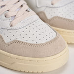 Sneakers uomo Medalist low in suede beige e nera AULM LS21 AUTRY 