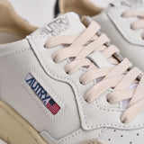 Sneakers uomo Medalist low in suede beige e nera AULM LS21 AUTRY 