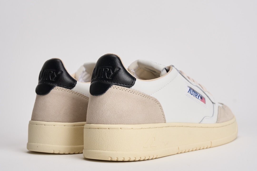 Sneakers uomo Medalist low in suede beige e nera AULM LS21 AUTRY 