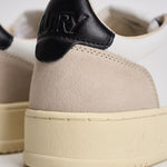 Sneakers uomo Medalist low in suede beige e nera AULM LS21 AUTRY 